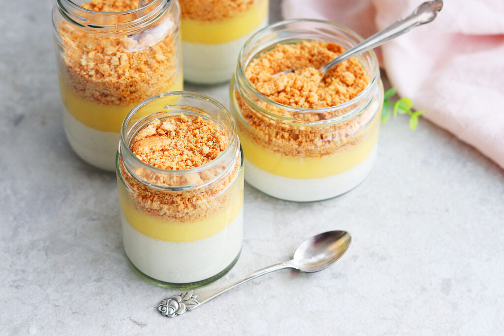 Vegansk vaniljpannacotta med citruskräm