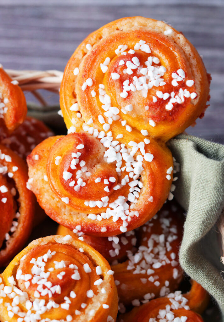 Veganska lussekatter med mandelfyllning