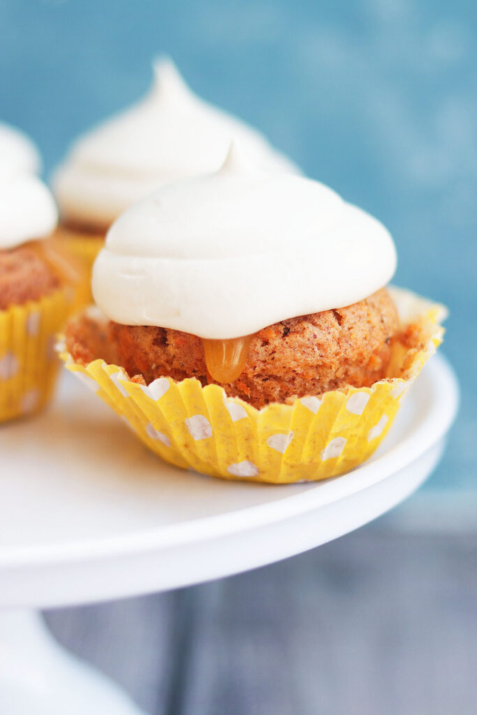 Veganska morotsmuffins med färskostfrosting